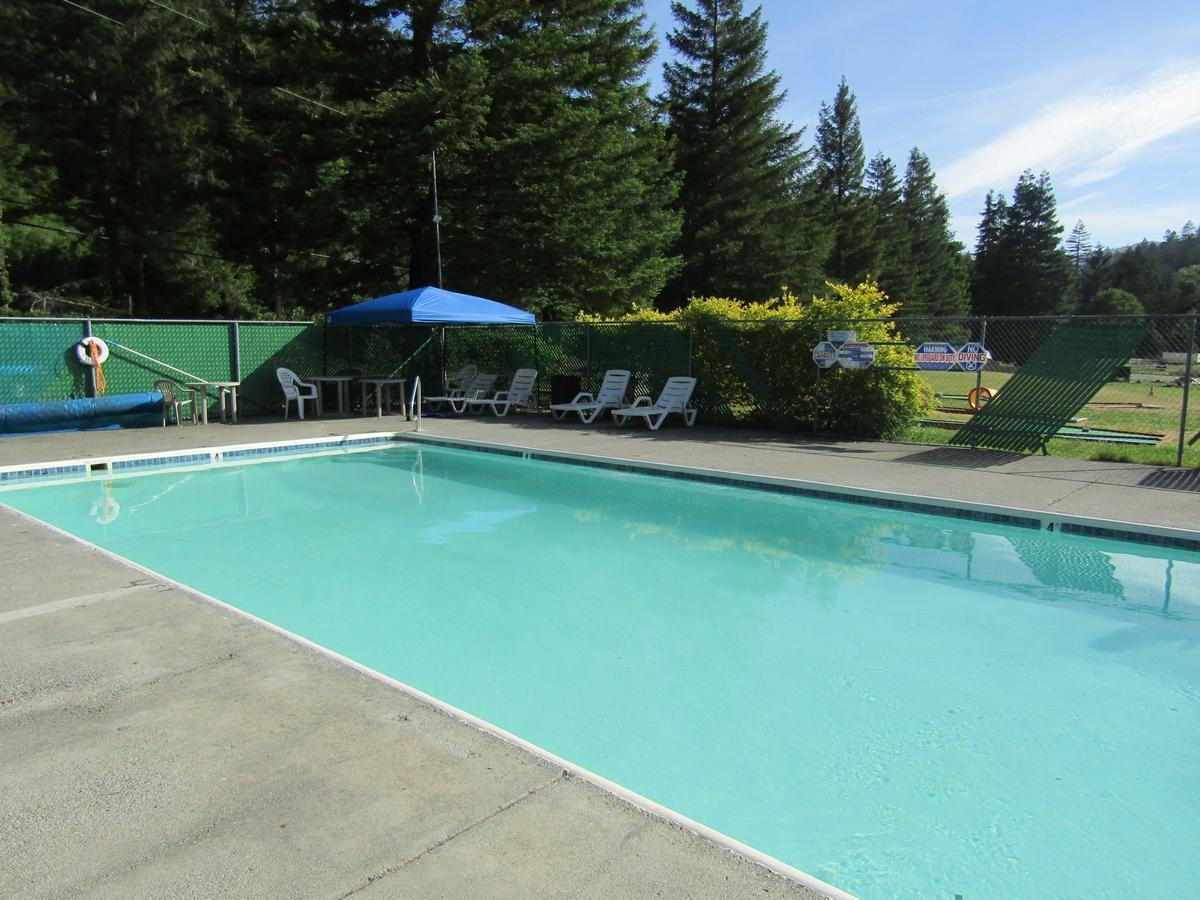 Dean Creek Resort Redway Exteriör bild
